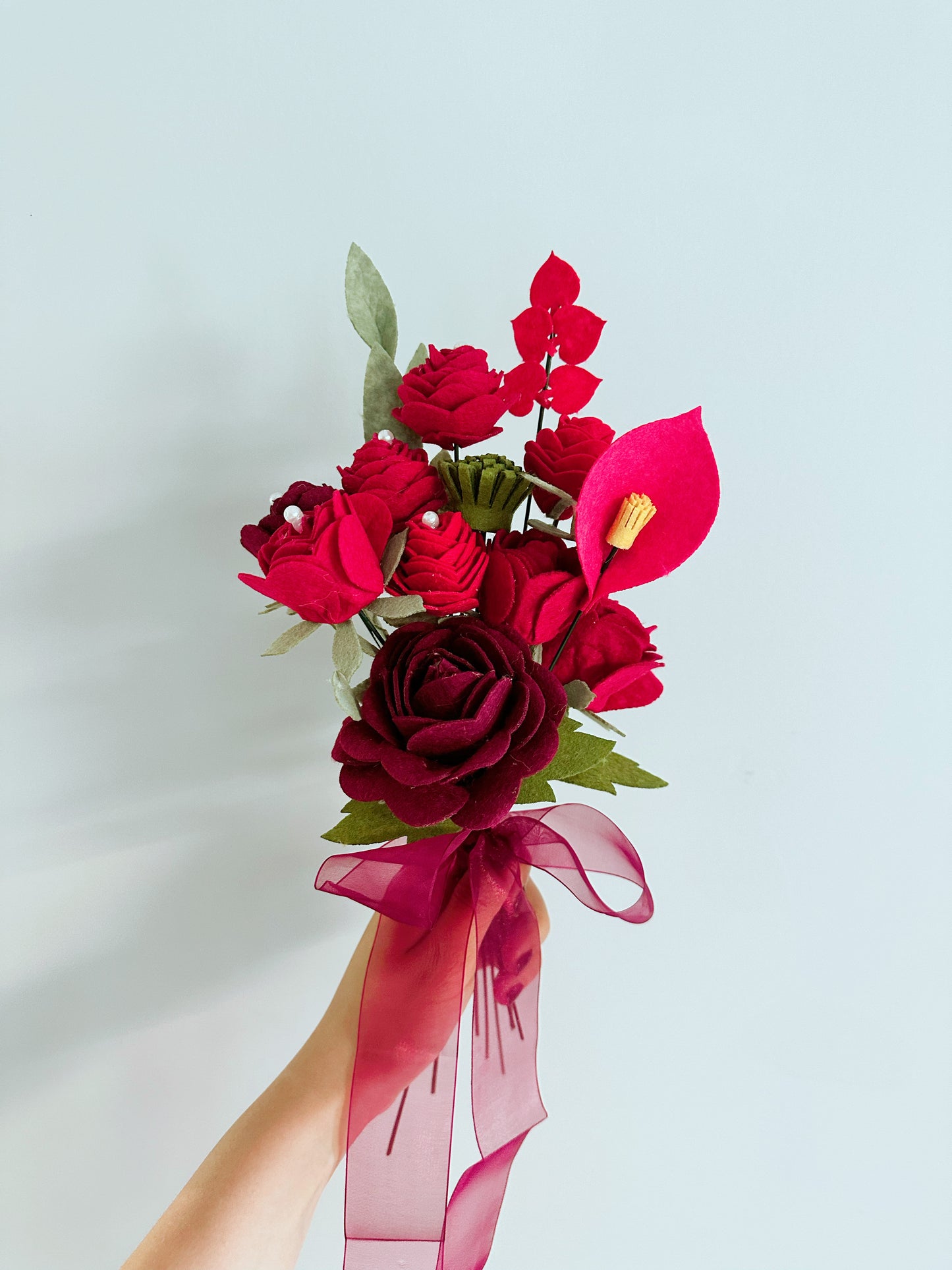 DIY felt flower bouquet - red roses bouquet -  Roses, Calla Lily, heart stems, valentine's day gift