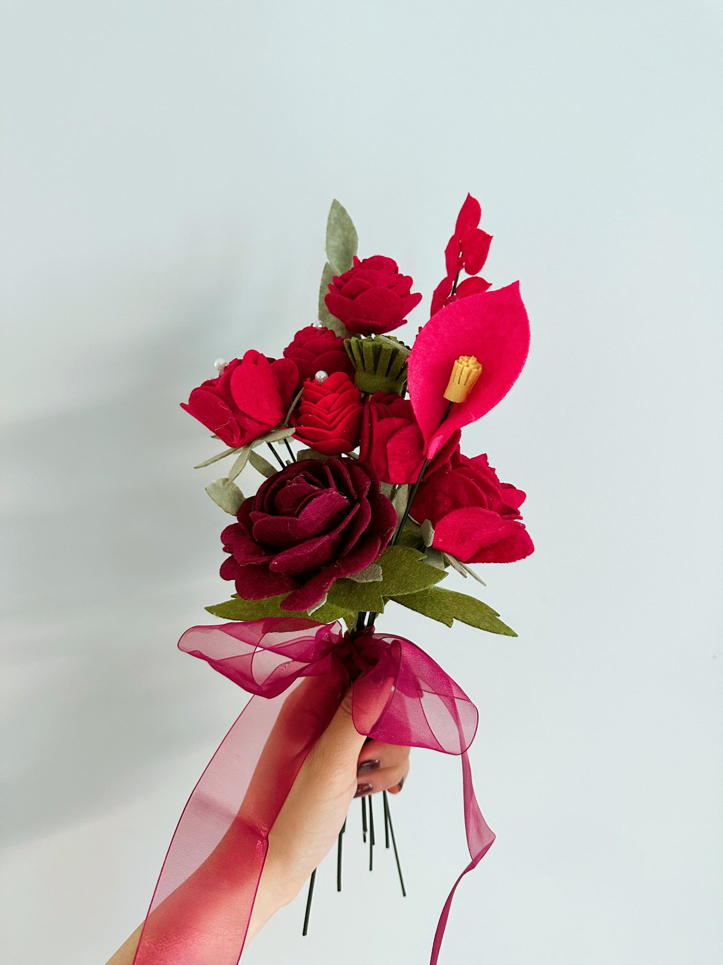 DIY felt flower bouquet - red roses bouquet -  Roses, Calla Lily, heart stems, valentine's day gift