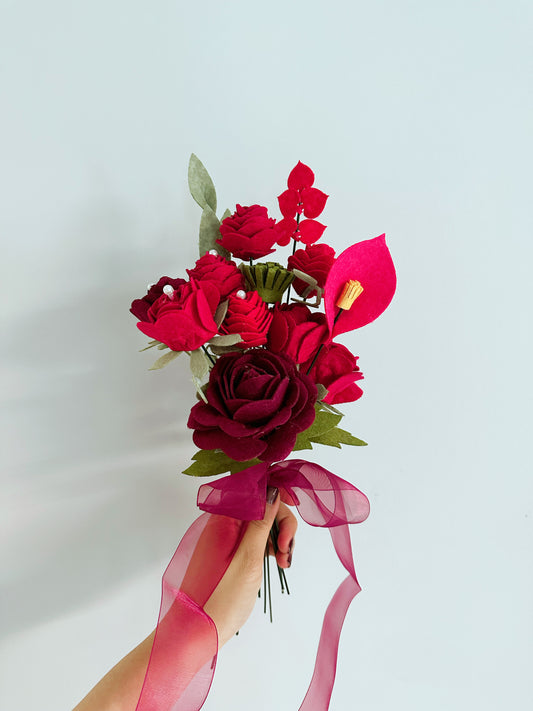 DIY felt flower bouquet - red roses bouquet -  Roses, Calla Lily, heart stems, valentine's day gift